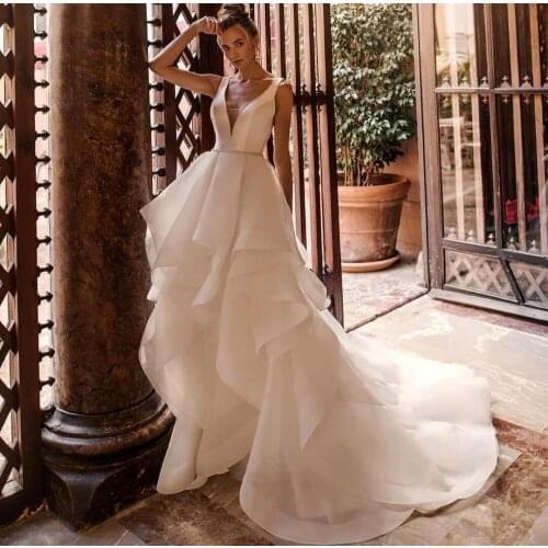 Elegant Long Satin V-Neck Wedding Dresses with Pockets Corset Back A-Line Ruched Robes De Mariée Bridal Gown For Women