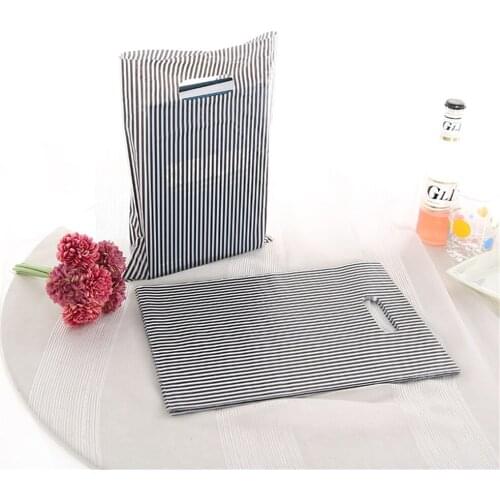 100pcs/pack Plastic Carrier Bags White&Black Stripe Design Boutique Package For Festival Wedding Gift 15 * 20CM