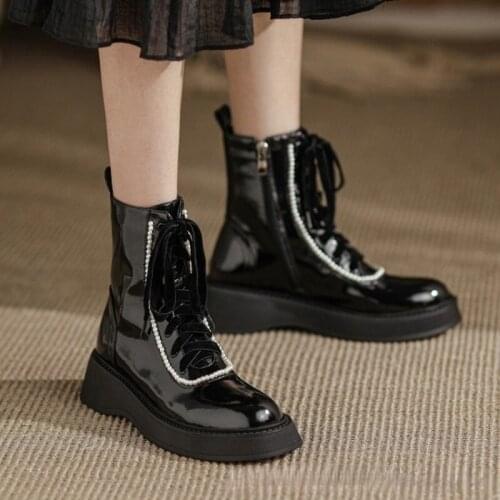 2021 Autumn and winter new pearl round head cow patent leather fashion side zipper platform short boots female Martin boots