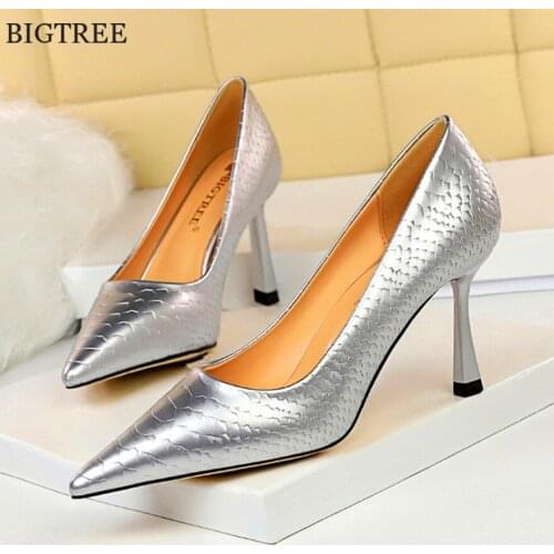 2021 New Sexy Nightclub Thin Snake Pattern Shoes Women Pumps Glossy Patent Leather Shallow High Heels Female Single Shoes Office