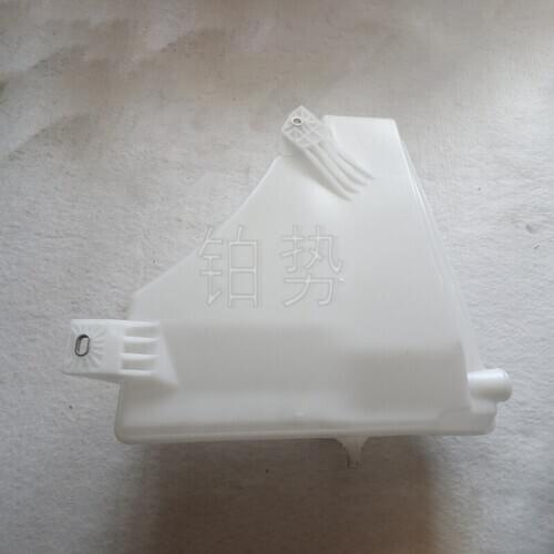 Window cleaning device Liquid storage tank 2011-Por sch eCa yen ne 3.0T 4.8T 4.8L Wiper water spray bottle Glass water bottle