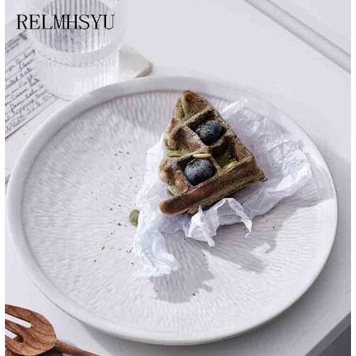 1PC RELMHSYU European Style Ceramic Embossed Large Disc Light White Steak Western Food Round Plate Home Restaurant