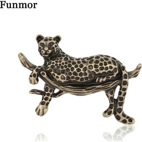 Funmor Retro Animal Leopard Brooches Antiquite Alloy Pins For Women Men Party Routine Decoration Ornaments Collar Bijoux Gifts