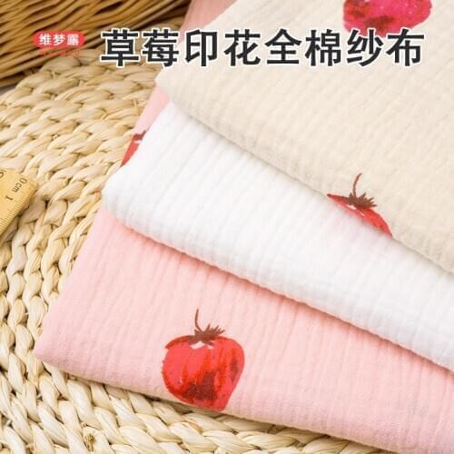 135cm*50cm Strawberry Printing Cotton Gauze Mask Nightdress Home Wear Fabric Cotton Saliva Towel Baby Pajamas Apparel Fabric