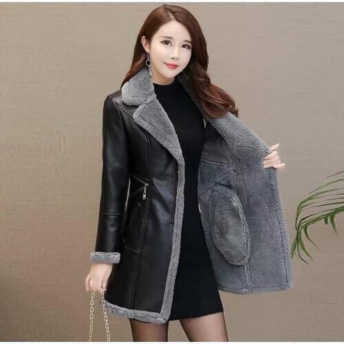High fashion womens polyester long sleeved thick faux fur lining winter coat with fur collar