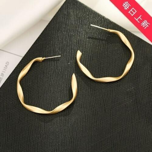 European and American New Style Needle C-shaped Earrings Retro Geometric Twisted Earrings Matte Earrings