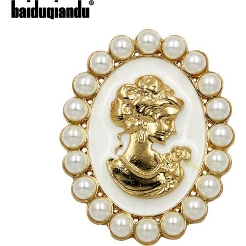 Baiduqiandu Factory Direct Black or White Enameled and Simulated Pearls Cameo Brooches for Women