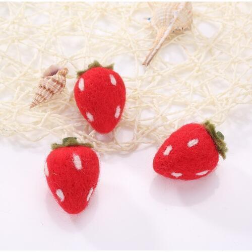 1 PC Soft Wool Felt Craft Supply Strawberry Fruit Shape Poke DIY Kits Bag Christmas Decorations Brooch Keychains Making 5.2*3cm