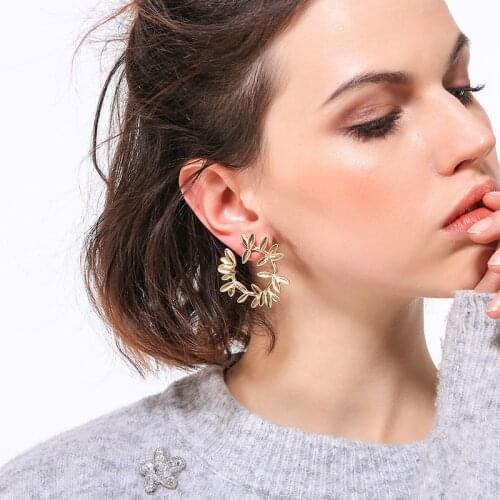 Retro Temperament Circle Earrings Exaggerated Personality Metal Hollow Leaf Earing Long Dangle Geometric Drop Earring Jewelry