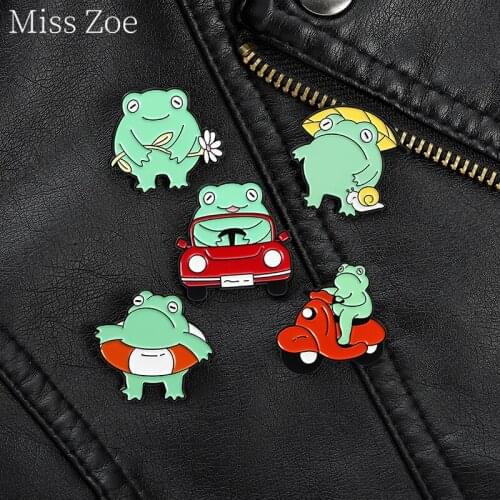 Cool Frog Enamel Pin Cartoon Frog Free Travel In The Swimming Circle Of The Car Brooches Hat Bag For Men Women Jewelry Wholesale