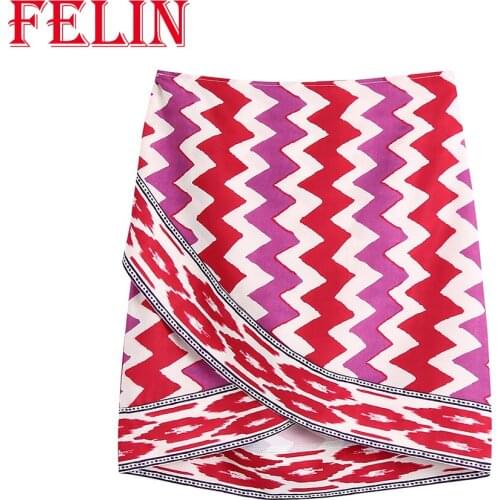 Za 2021 Women Chic Red Geometric Print Mini Skirts High Waist Diamond Vintage Skirts Y2K Girls Stylish Mujer Fladas