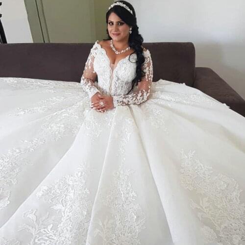 2022 Ball Gown Wedding Dresses Luxury V Neck Long Sleeve Lace Appliqued Beaded Saudi Arabian Dubai Bridal Gowns Plus Size