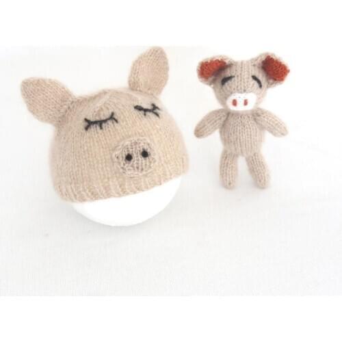 Beige Newborn Knit Hat and Toy Set Crochet Pig Stuffed Toy Baby Pig Bonnet New born Beanie Knitted Animal Bonnet Photo Props
