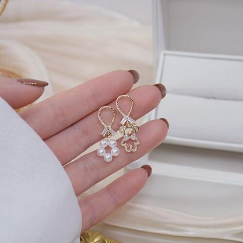 Temperament S925 Silver Needle Exquisite Flashing Diamond Pearl Bear Asymmetrical Earrings Ladies Romantic Wear Jewelry Pendant