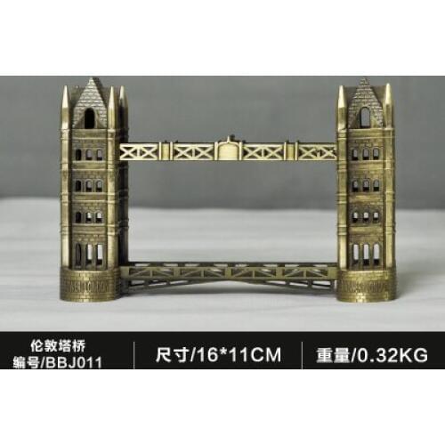 The American model of the Eiffel Tower landmark Retro furnishings office tower bar creative wedding gift bedroom TV cabinet