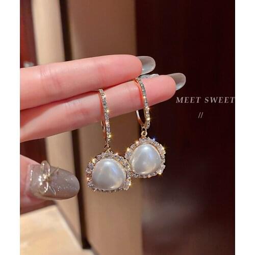 Fashion pearl earring 2021 new niche design senior sense of earring South Korean temperament web celebrity with earring women