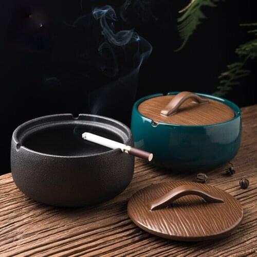 Creative Elk Black Pottery Ashtray Household Large Capacity Ceramic Personality with Cover Anti Fly Ash Car Ashtray Holiday Gift