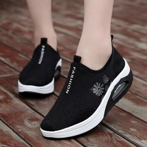 Sneakers Platform Women Walking Shoes Slip On Loafers Mesh Breathable Flats Women Tenis Female Footwear Soft Casual Shoes 35-42