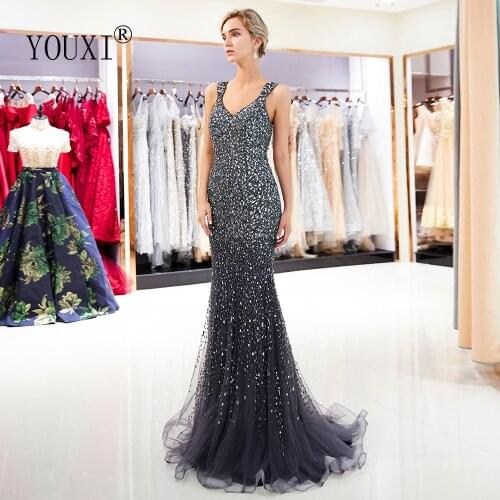 Luxury Carbon Gray Evening Dresses Mermaid V Neck Long Beaded Crystal Prom Gowns Sexy Spaghetti Strap Cut Out Back