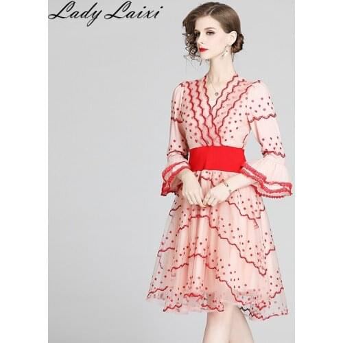 New Runway Summer Vintage Flowers Embroidery Dress Womens Pink Flare Sleeve Sexy V-Neck Vintage Sexy Party Dresses Vestido