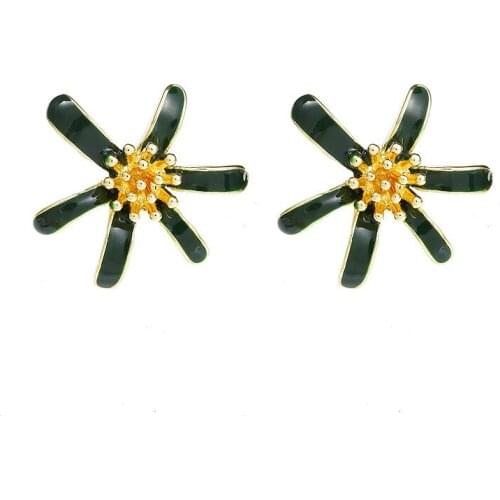 2021 Korean Daisy Petals High-quality Oil and Gas Quality Girl Stud Earrings Three-dimensional Flower Earrings Womens Jewelry