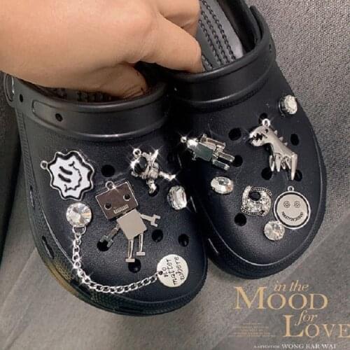Vintage Charms for Crocs DIY New Brand Shoe Charms Designer Fashion Metal Chain Robot Croc JIBZ Hot Sale Bundle Shoe Accessories