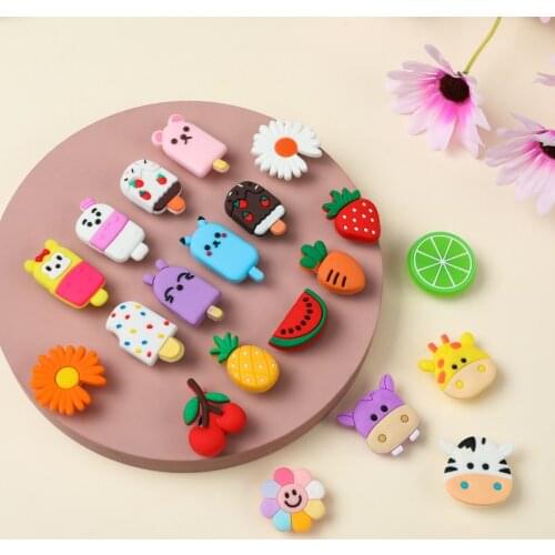 1pcs Detachable Hole Shoe Buckle Personality Cartoon Shoe Lace Accessories Diy Cute Cartoon 3D Three-dimensional Sandals Buckle