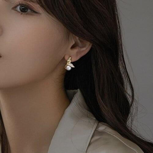 Trend Women Jewelry Gold Color Fish Tail Pearl Stud Earrings Cute Simple Female Fashion Ear Accessories Fine Womens Earring