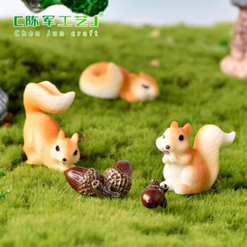 ZOCDOU 1 Piece Cute Squirrel Nut Pine Cone House Small Statue Little Figurine Crafts Figure Ornament Miniatures