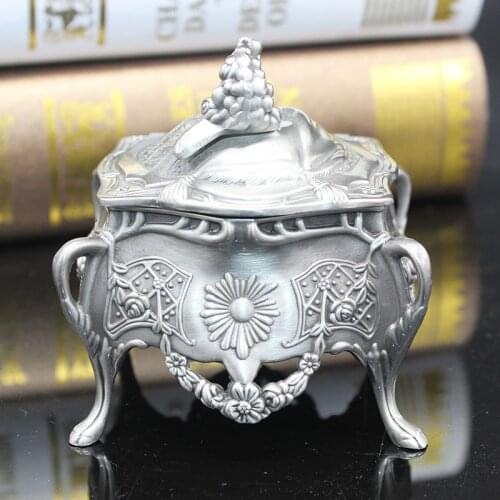 Europe High quality Metal jewelry box zinc alloy Vintage jewelry storage box Desktop decoration storage box for Home Decor Z077
