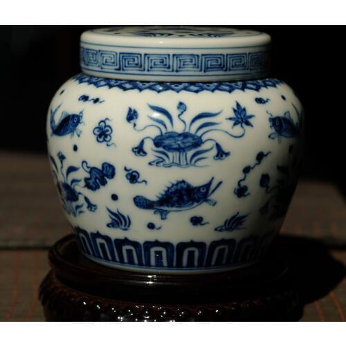 Ceramic Fish and Algal Pattern Handmade Blue and White Fine Tea Canister Puer Green Tea Tea Caddy
