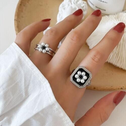 Fashion Brand Design Personality Stylish Pearl Finger Rings For Women Cool Big Wide Square Ring Jewelries Charms Ladies Gift
