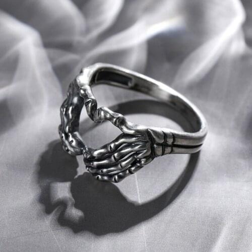 Retro skull hand with heart-shaped ring creative couple stainless steel personality punk hip hop men and women party ringjewelry
