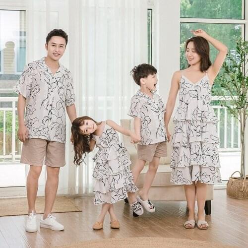 Summer Family Matching Outfits Mother Daughter Wedding Dresses Sleeveless Tshirts Daddy and Baby Boys Family Look Outfits
