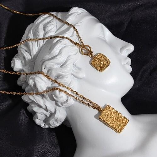 Abstract Skin Texture Square Pendant PVD Plated Toggle Necklaces Gift Artistic Designer Jewelry for Women Ladies Branded Choker