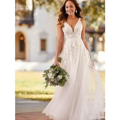 Vintage Wedding Dress Sleeveless Open Back Court Train Embroidery Appliques Tulle A-line V-Neck Bridal Ball Gowns White Ivory