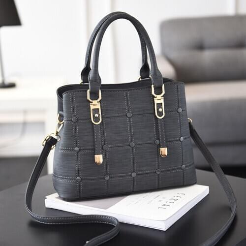 Bag women 2020 new pu female bag Korean version gorgeous retro fashion lattice button decoration handbag lattice bag