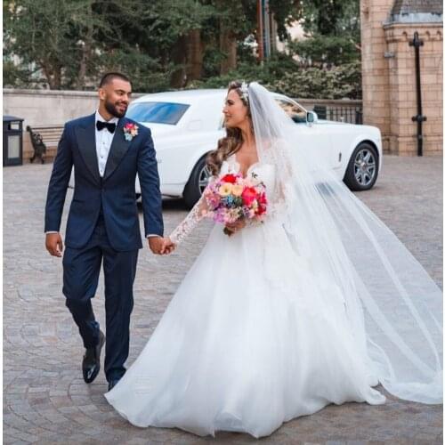 Vintage Long Sleeve Lace V-Neck Wedding Dresses A-Line Corset Back Court Train Robes De Mariée Bridal Gown For Women