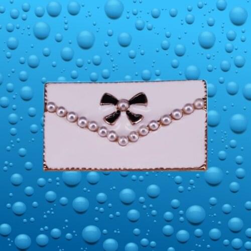 White Envelope CC Bag Pearls brooch Vintage Fashion Big Brand Classic Design buckle badge