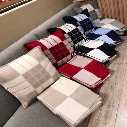 New Design 1520G thick Luxury H blanket, High quality brand blanket, air conditioning sofa aircraft blanket