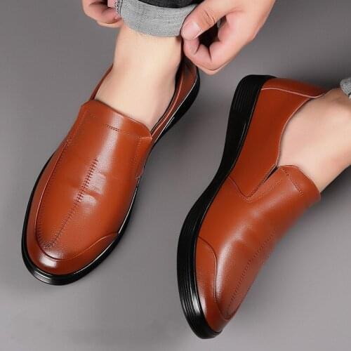 2021 New High Quality Soft Cow Leather Mens Shoes Man Brown Business Dress Shoes Classic Round toe Moccasins Zapatos Hombre