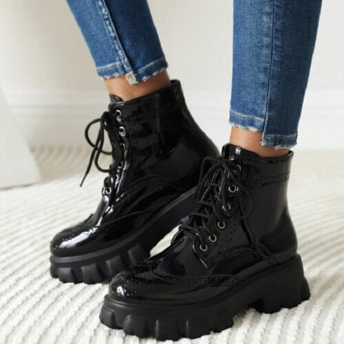 Big Size 33-46 Patent PU Leather Winter Fleece Lined Plain Black Brogue Shoes Lace-up Platform Goth Women Ankle Martin Boots