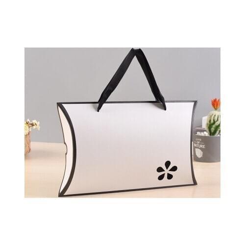 10pcs White Large Pillow Shape Paper Box Kraft Paper Bag with Handle Wedding Party Favor Candy Box For Packaging Silk Scarf Box