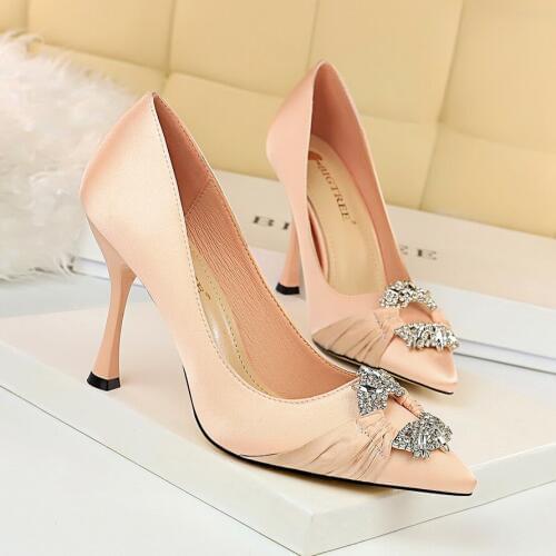 Womens Shoes Heels Ladies Party Pumps Red Silk High Heels Sapatos Feminino Wedding Shoes Bride Shiny Shoes Rhinestone Sexy Pumps