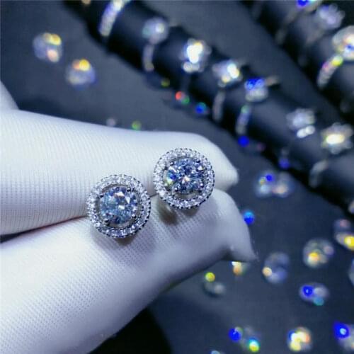 Geoki 925 Sterling Silver Round Excellent White D Color Moissanite Stud Earrings Perfect Cut 0.5 ct Stone Statement Earrings