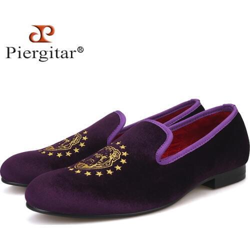 Piergitar 2018 new arrival men purple color velvet shoes with delicate embroidery Party and Prom men dress shoes mens loafers
