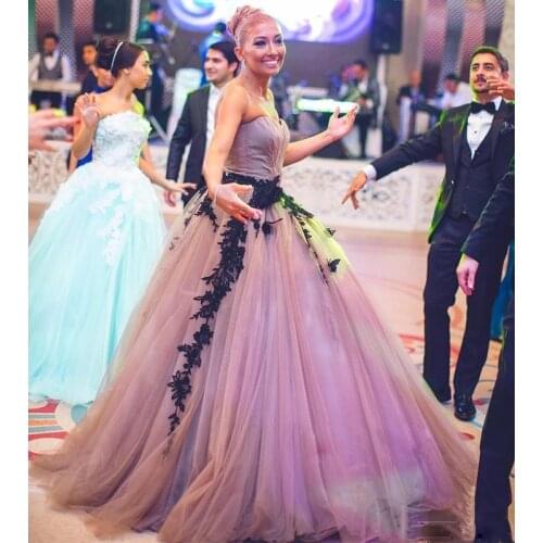 Attractive Ball Gown Prom Dresses with Black Appliques Butterfly Layer Skirt Party Gowns Sweetheart Tulle Formal Dress 2019