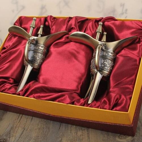 Wine bottle father Xin Jue palace wine set gluttonous wine cup wine Jue cup bronze ornament wine tripod cup gift dress