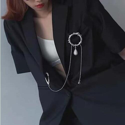 French Retro Round Chain Tassel Big Pin Brooch Street Fashion Hip-Hop Punk Fixed Neckline Pin Accessories For Women Jewelry Gift