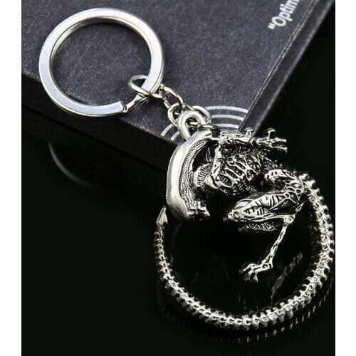 Popular Game Aliens Predator Key Chain Vintage Bronze AVP Alien Queen Keychain Fashion Metal Alloy Pendant souvenirs Keyring For
